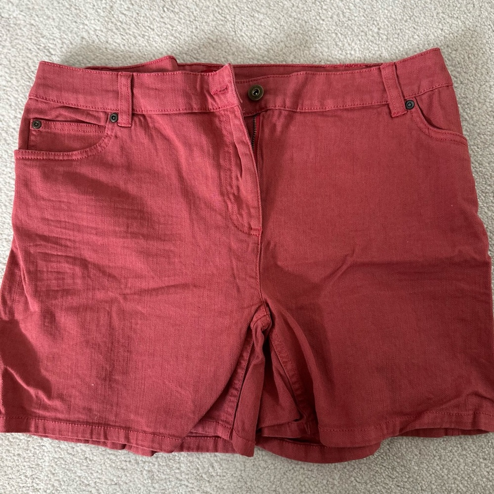 CONTRAST Red Denim shorts